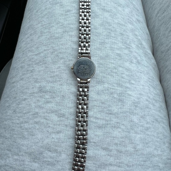 Vintage Seiko Women's Gold and Silver Watch - Picture 3 of 8